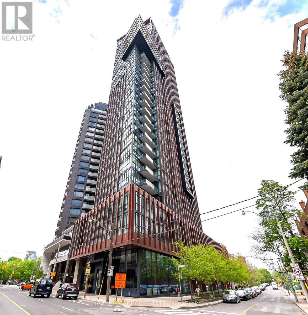 MLS® listing #29401314 for sale located at 2201 - 32 DAVENPORT ROAD