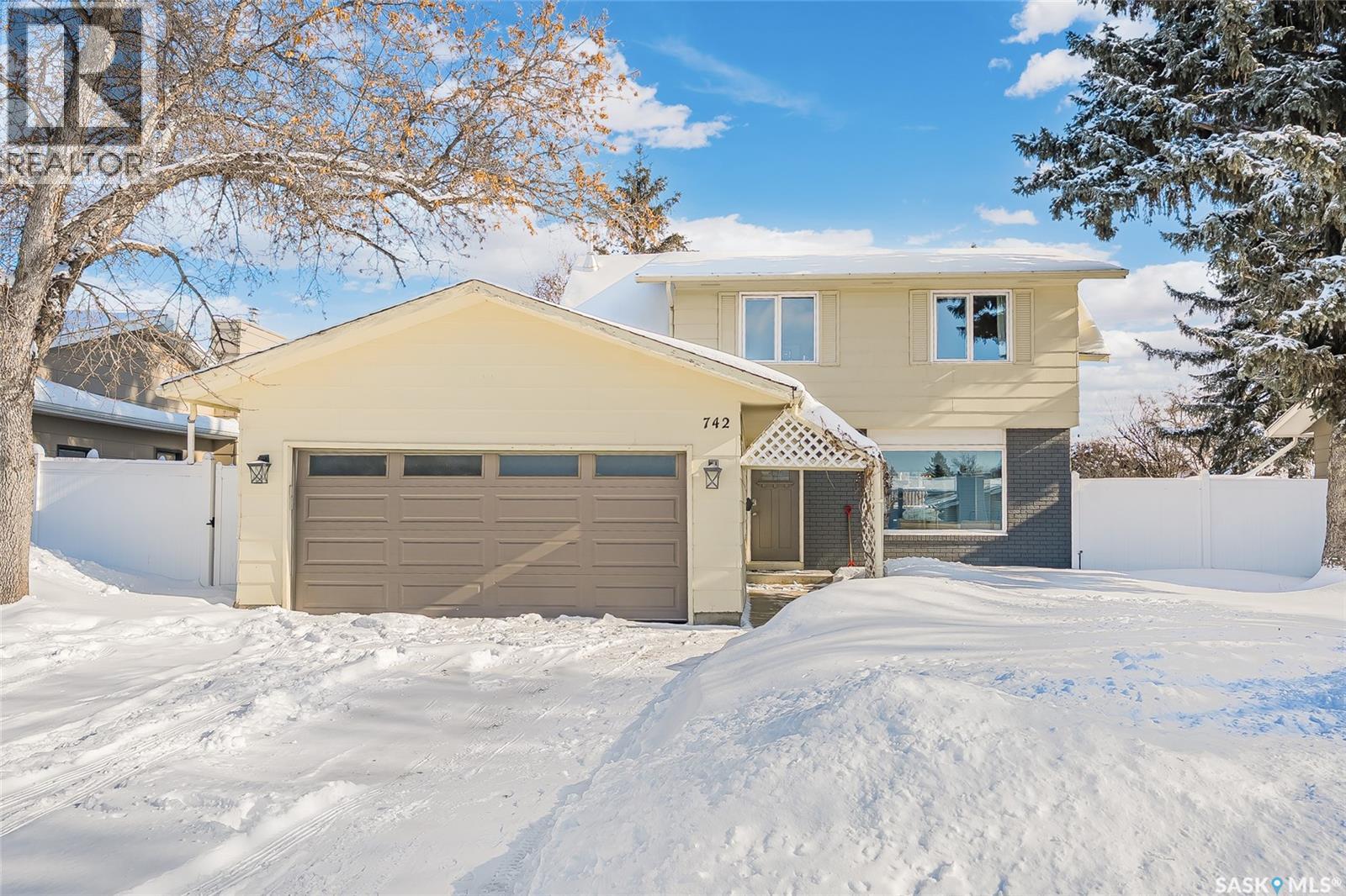 MLS® listing #29401718 for sale located at 742 Trent CRESCENT