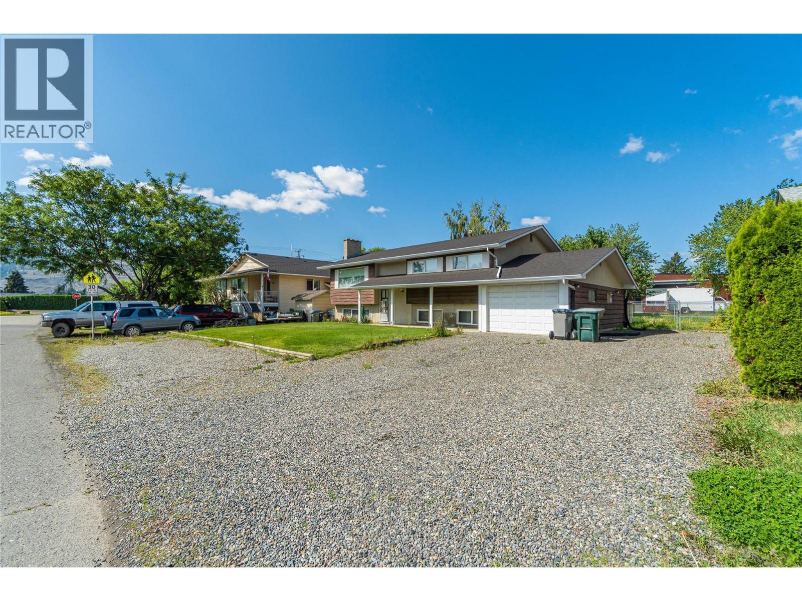 MLS® listing #29402716 for sale located at 1118 Chateau Street