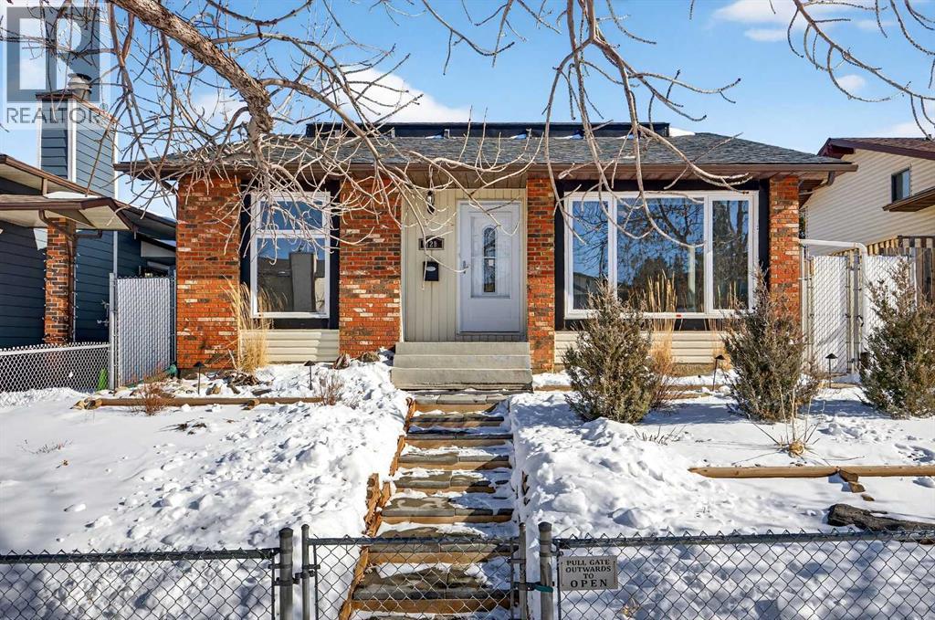 MLS® listing #29403120 for sale located at 128 Bermuda Drive NW