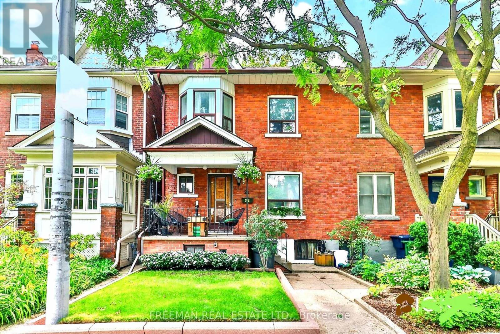 MLS® listing #29403471 for sale located at 21 LONDON STREET