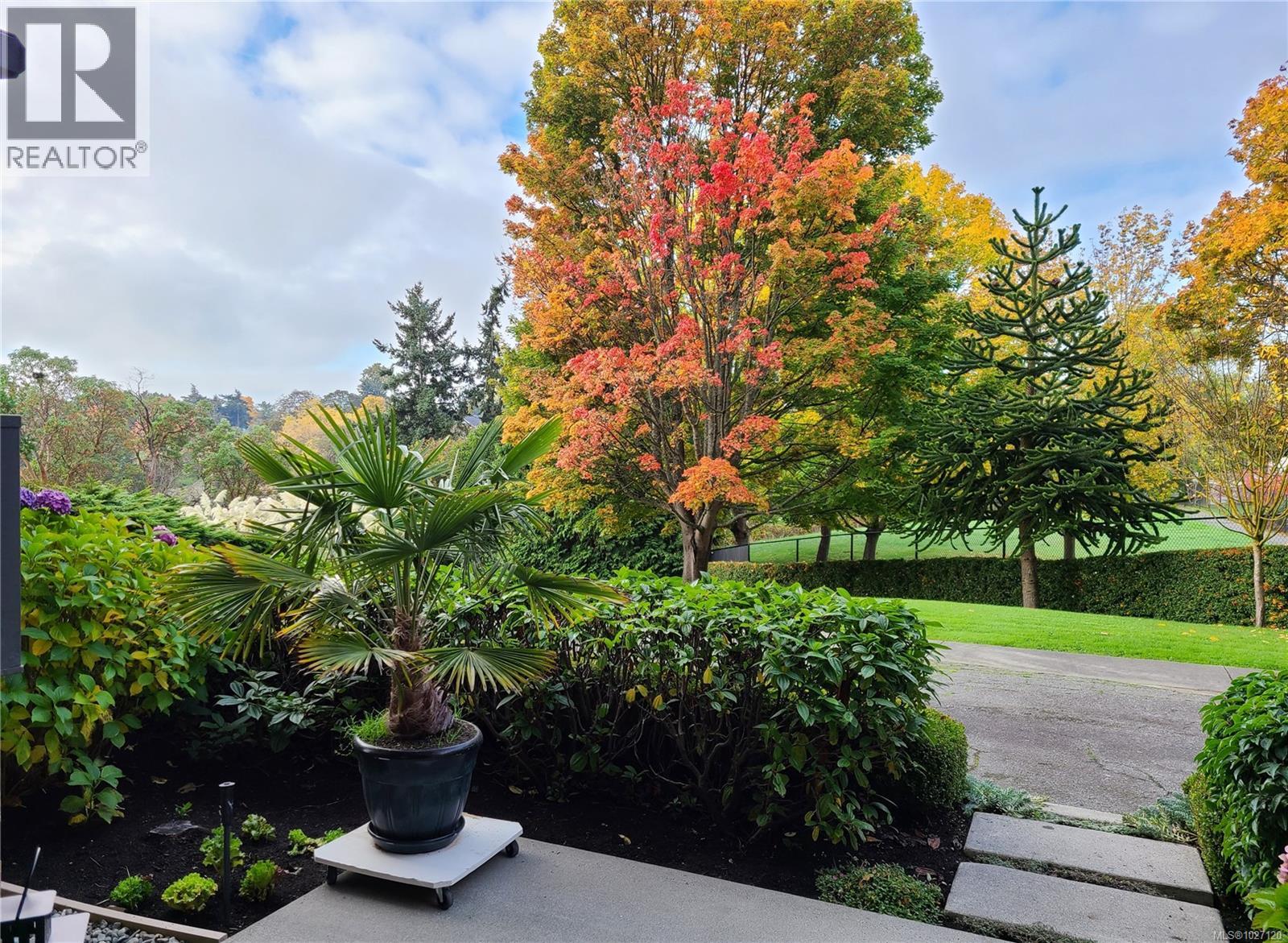 MLS® listing #29405842 for sale located at 109 105 Gorge Rd E