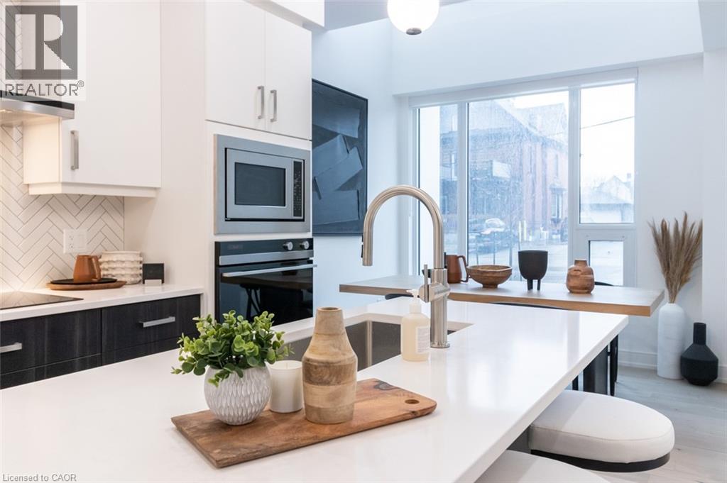MLS® listing #29406098 for sale located at 5 WELLINGTON Street Unit# 101