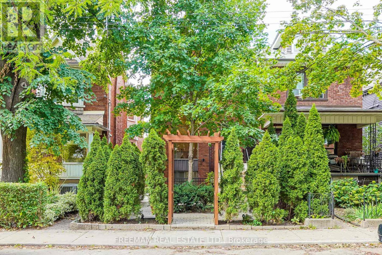 MLS® listing #29408899 for sale located at FR BSMT - 916 MANNING AVENUE