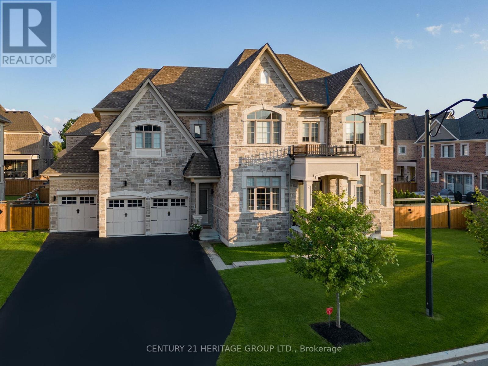 MLS® listing #29410171 for sale located at 43 SIR HENRY COURT