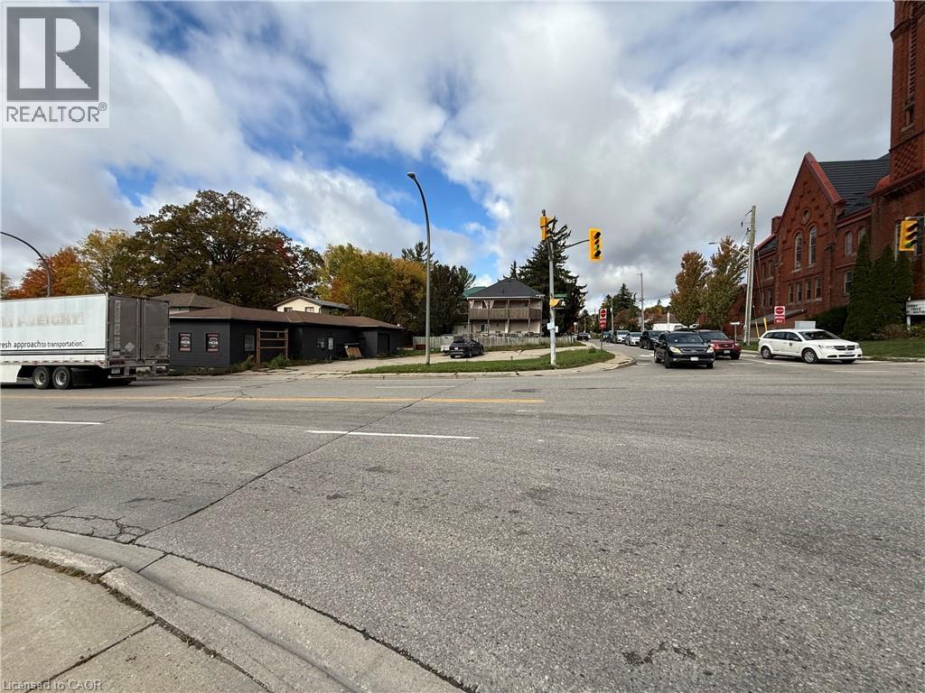 MLS® listing #29410738 for sale located at 271 DUNDAS Street