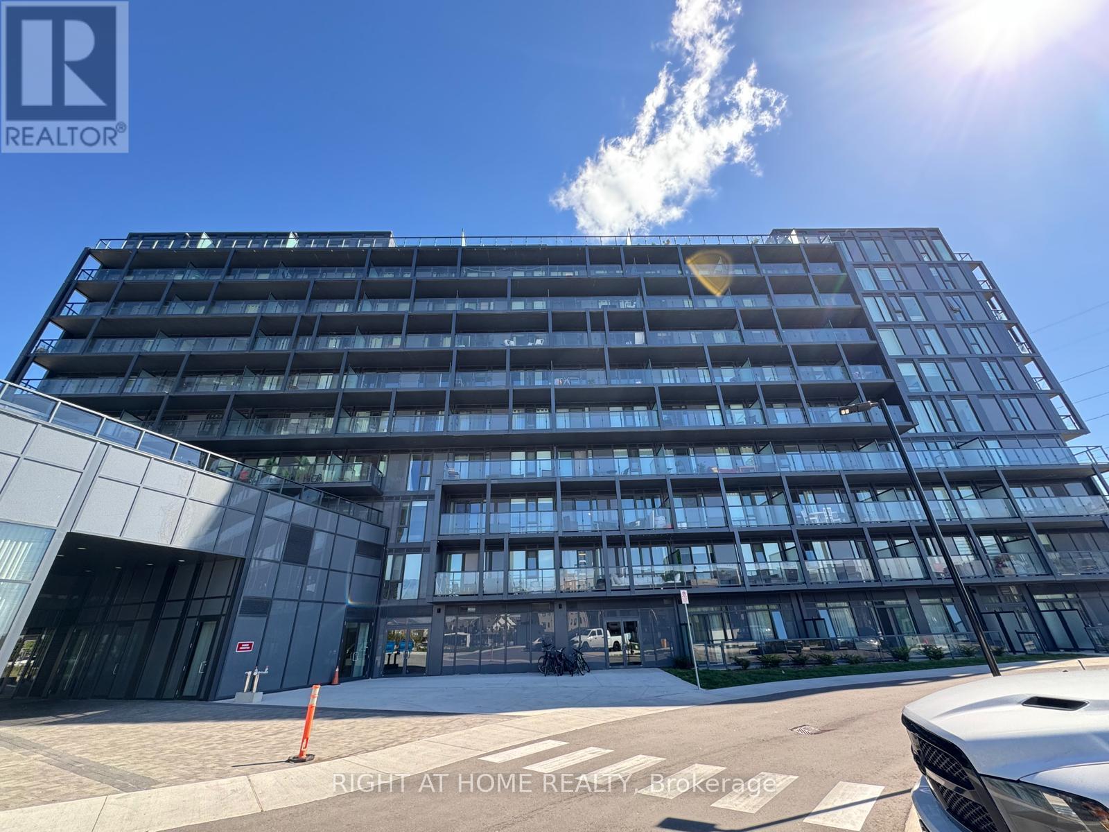 MLS® listing #29411403 for sale located at B-1010 - 3200 DAKOTA COMMON