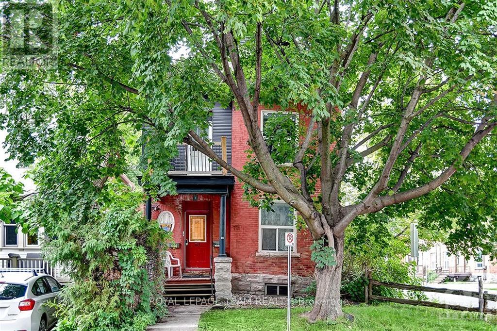 MLS® listing #29411565 for sale located at 2 - 63 SWEETLAND AVENUE