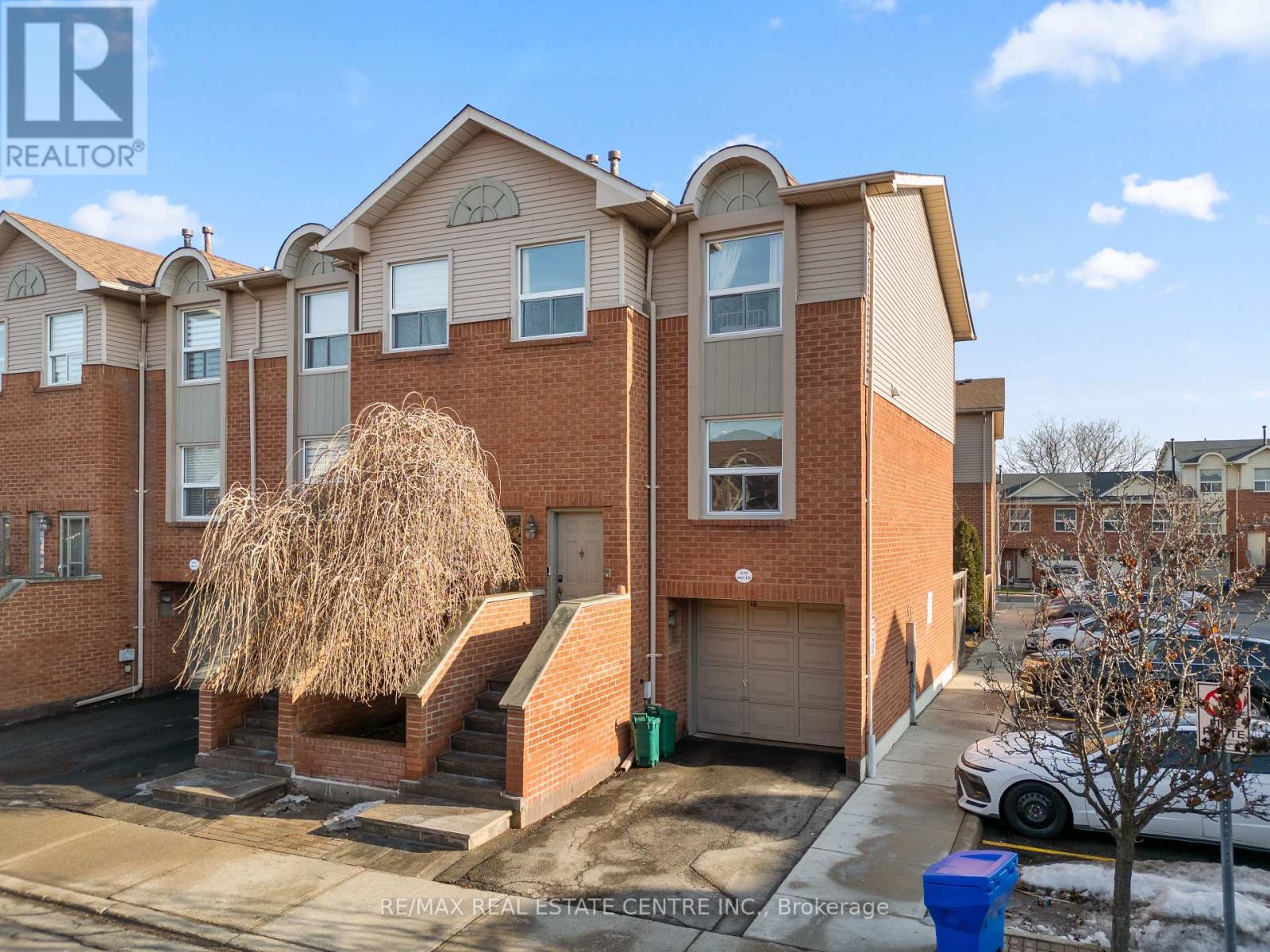 MLS® listing #29413770 for sale located at 10 - 1570 REEVES GATE