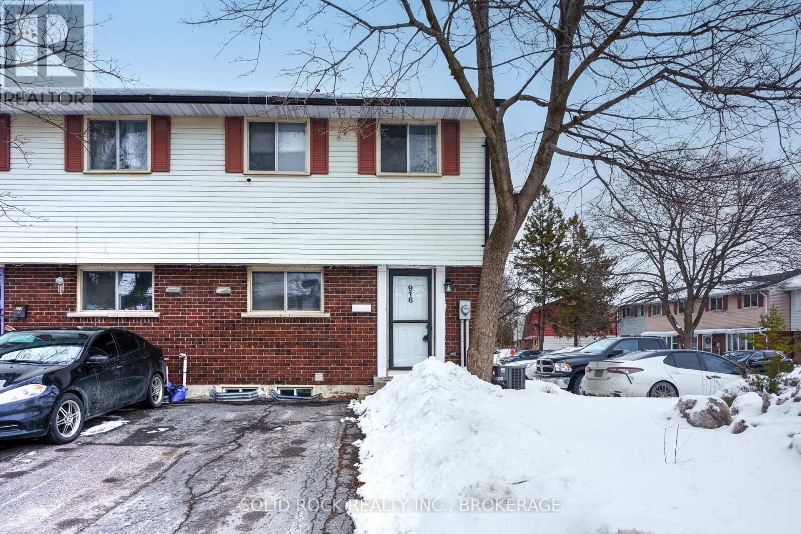 MLS® listing #29413876 for sale located at 916 OAKVIEW AVENUE