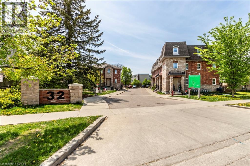 MLS® listing #29414696 for sale located at 32 ELMSDALE Drive Unit# 1B