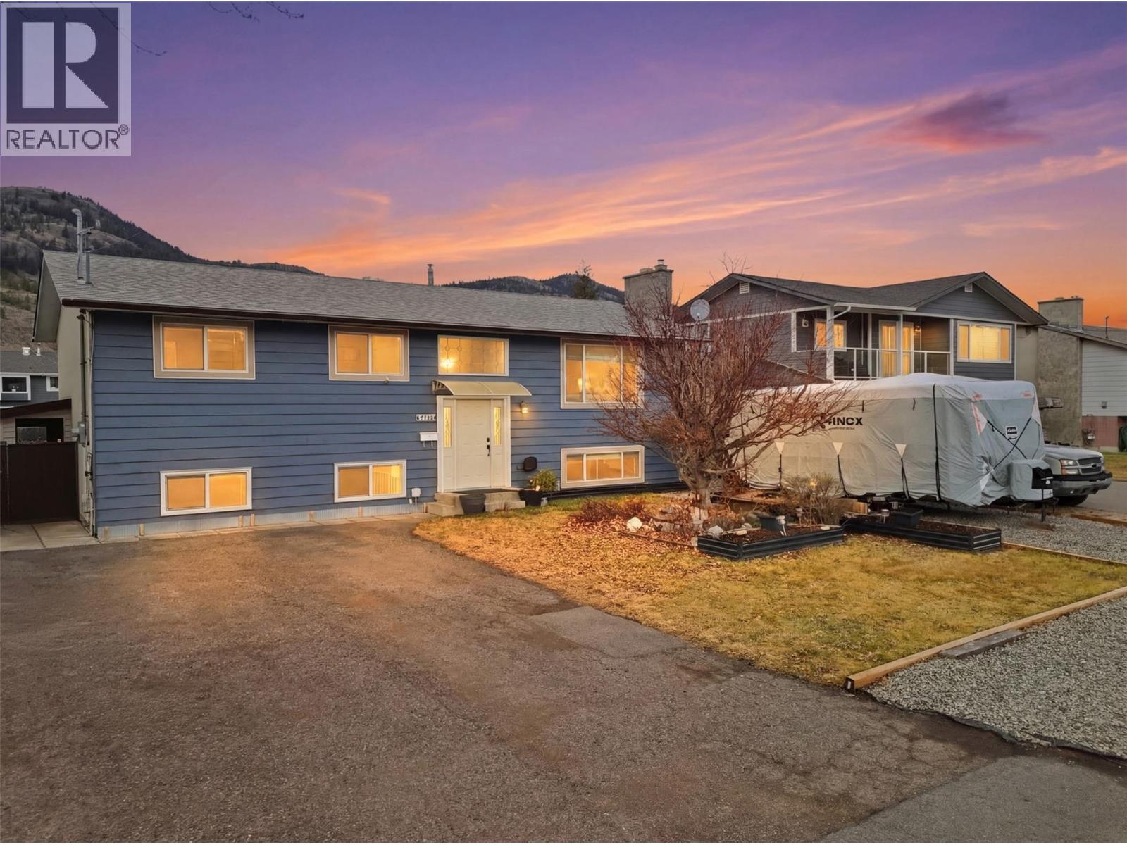 MLS® listing #29415359 for sale located at 2548 Sandalwood Drive