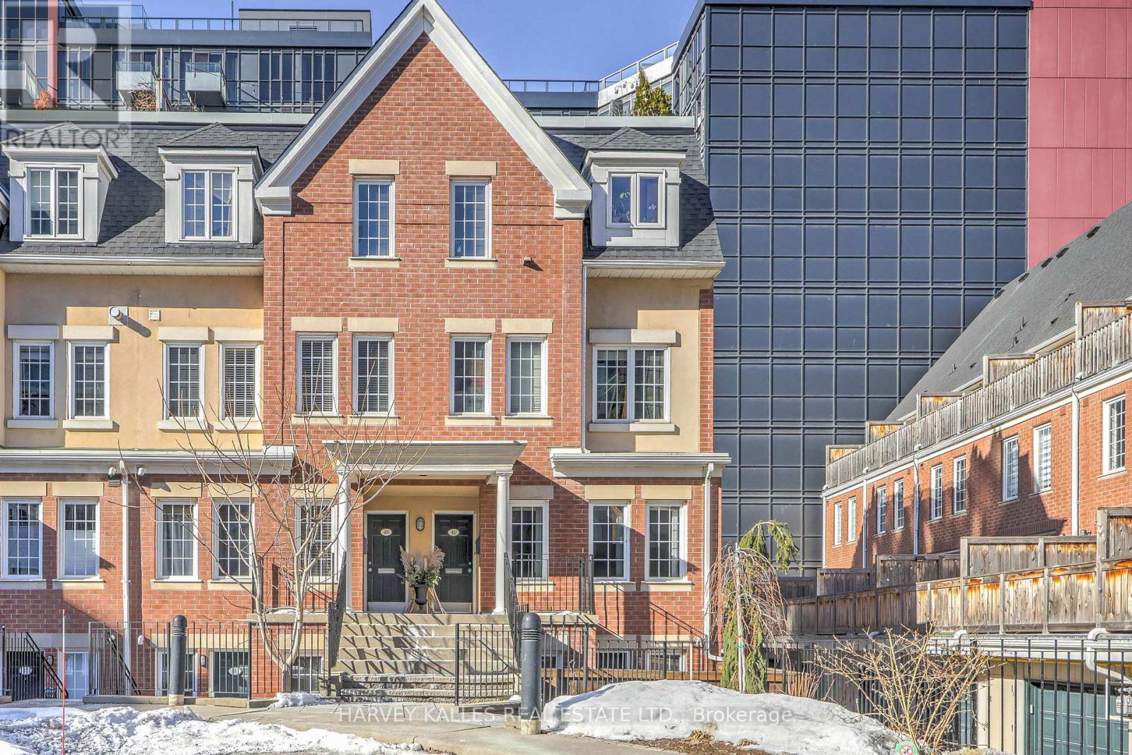 MLS® listing #29419280 for sale located at TH42 - 11 NIAGARA STREET