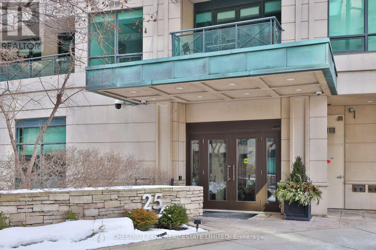 MLS® listing #29419364 for sale located at 909 - 25 SCRIVENER SQUARE