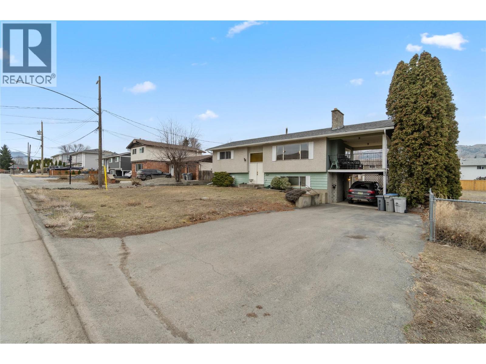 MLS® listing #29421737 for sale located at 2627 Greenfield Avenue