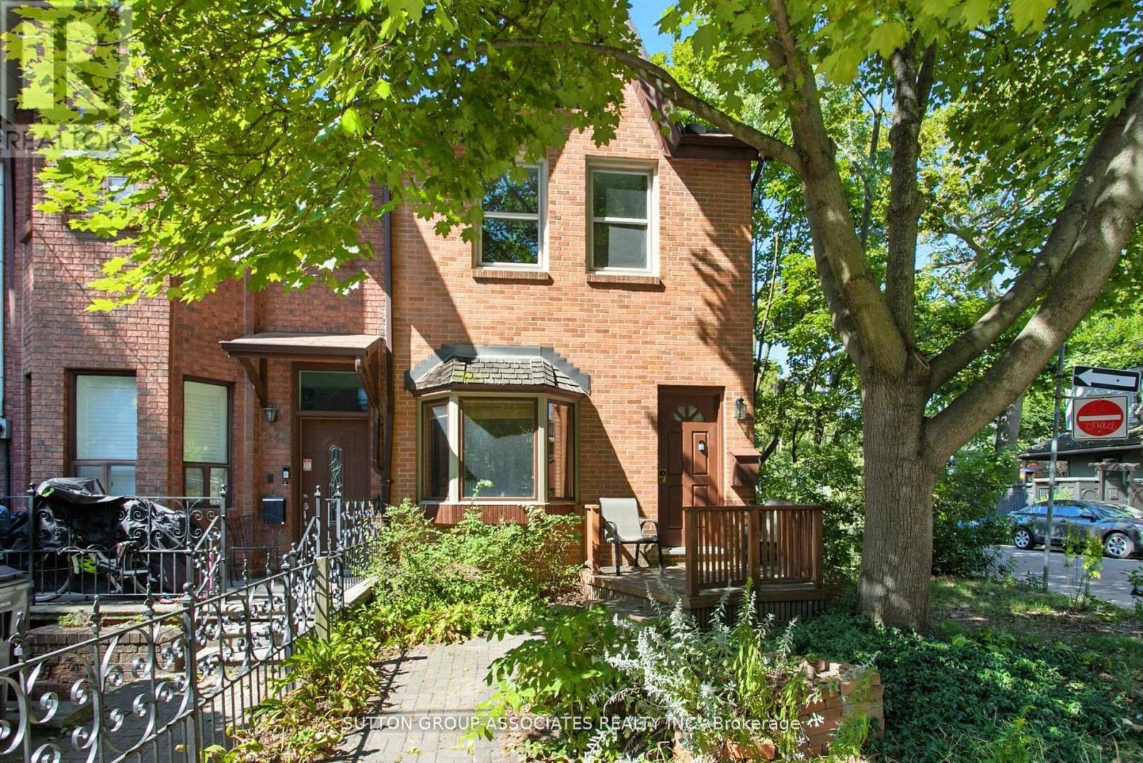 MLS® listing #29422394 for sale located at 250 ROBERT STREET