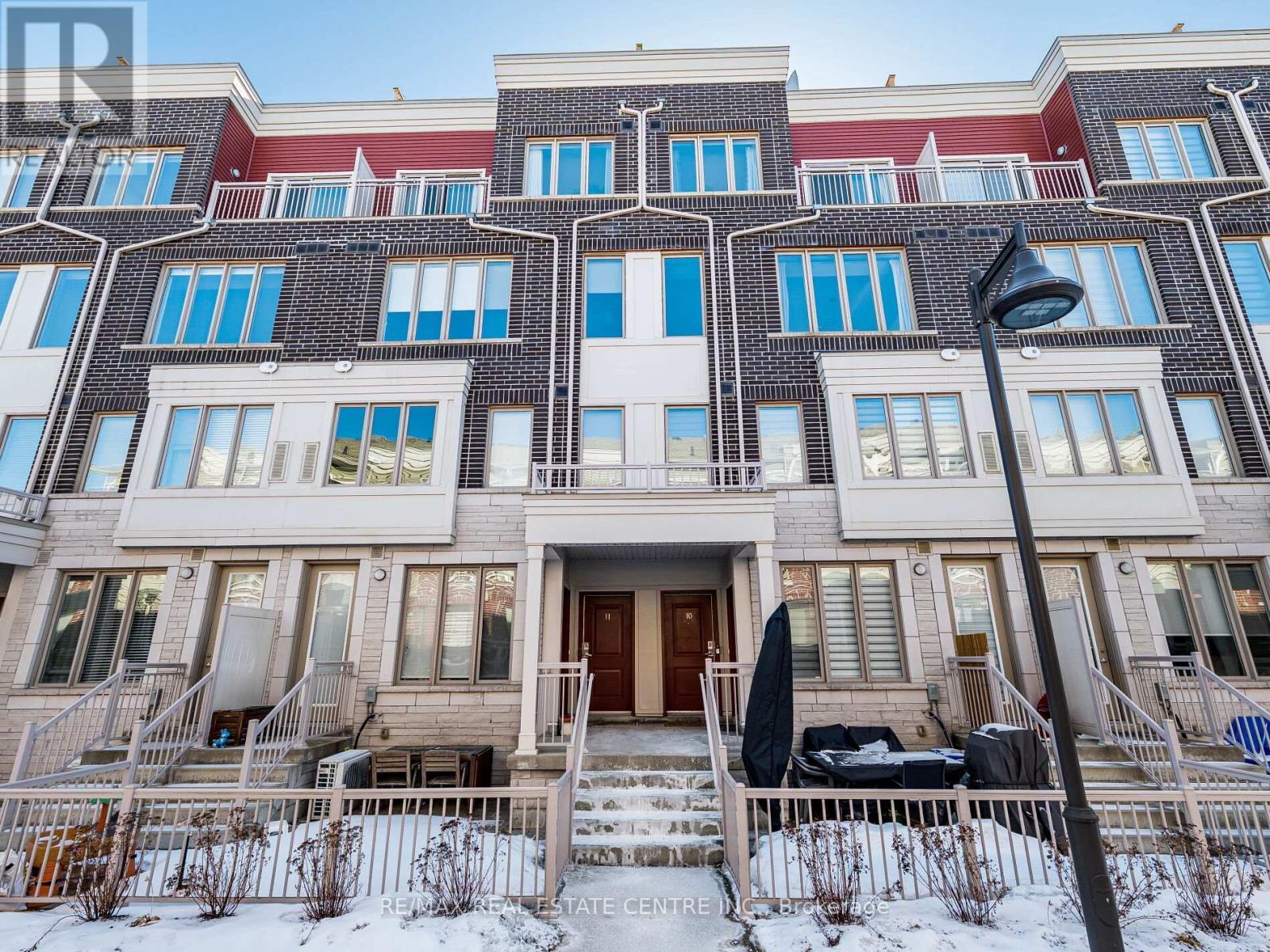 MLS® listing #29424861 for sale located at 10 - 125 LONG BRANCH AVENUE