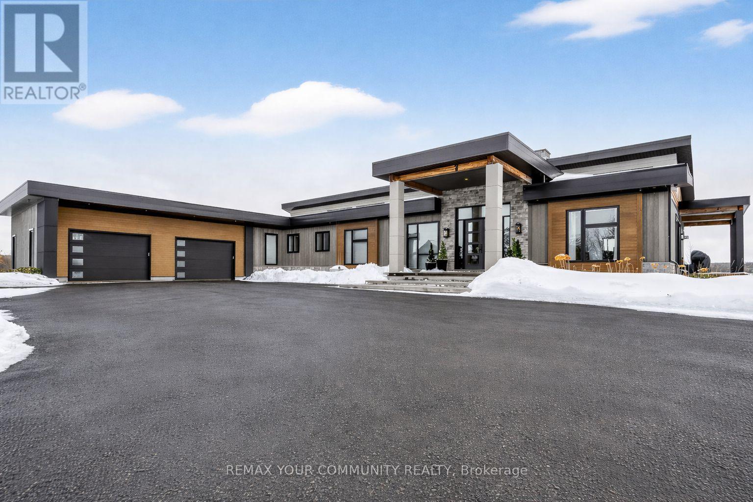 MLS® listing #29426502 for sale located at 807 GANTON ROAD