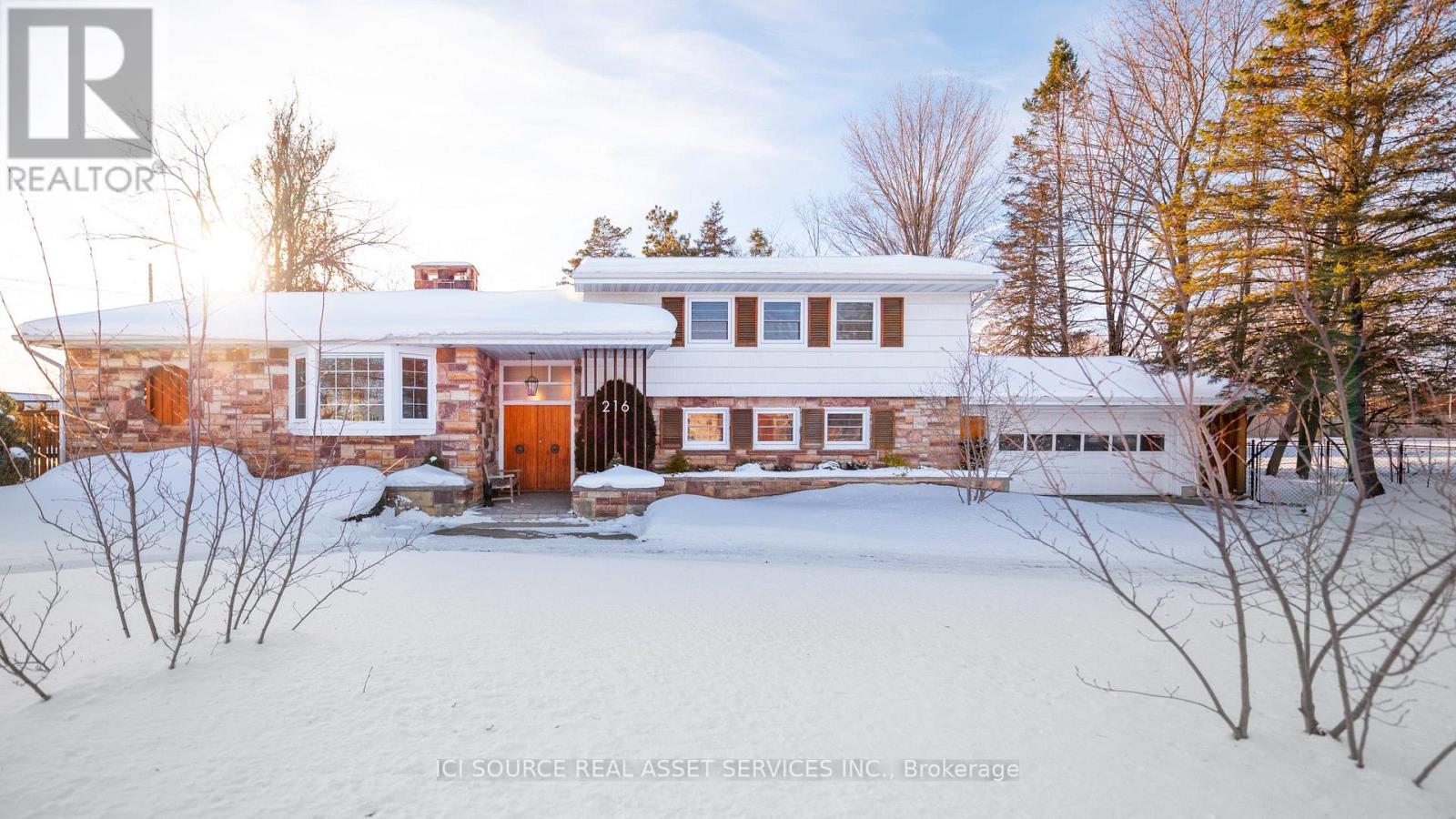 MLS® listing #29430572 for sale located at 216 BROCKVILLE STREET