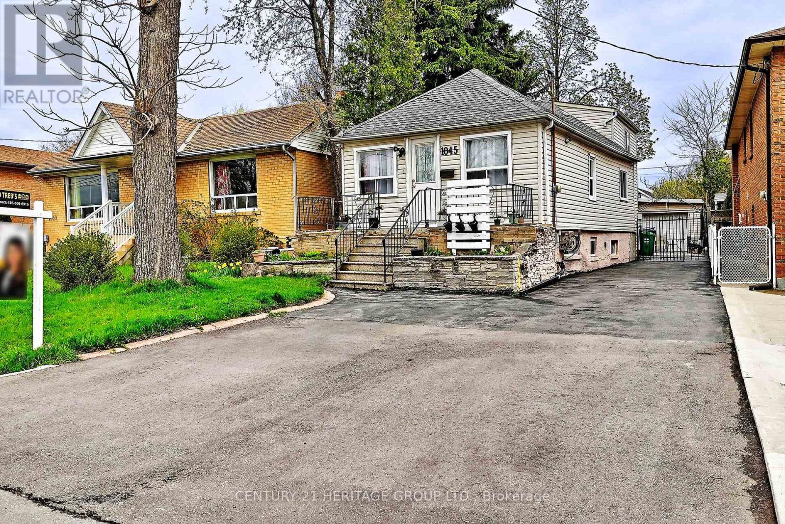 MLS® listing #29431032 for sale located at 1045 EAST AVENUE