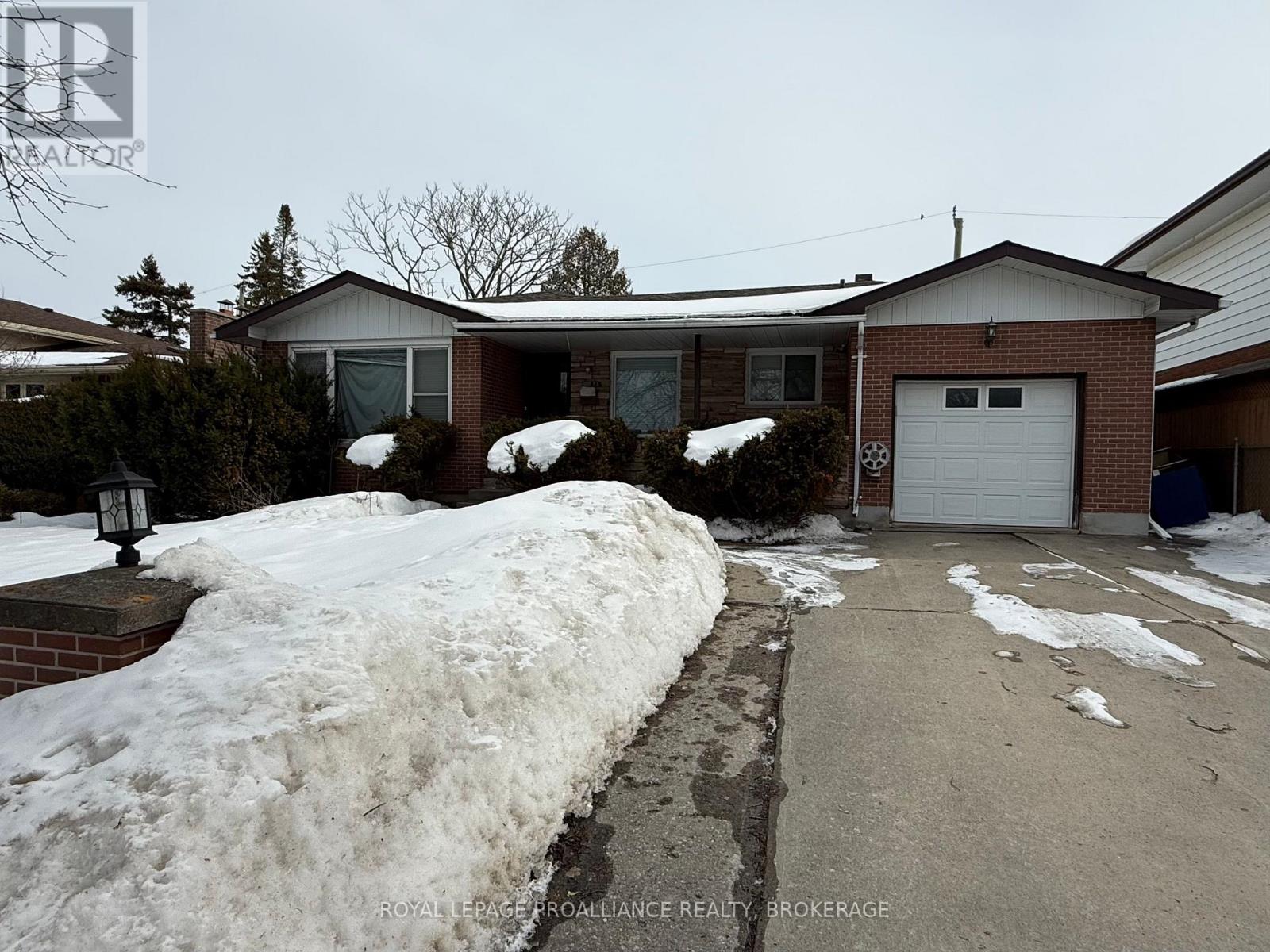 MLS® listing #29431734 for sale located at 73 QUEEN MARY ROAD