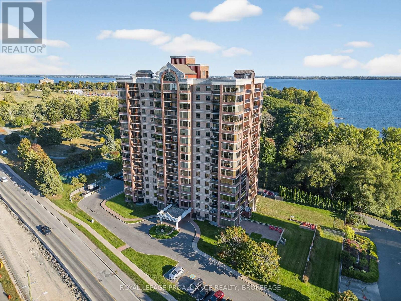 MLS® listing #29431739 for sale located at 404 - 1000 KING STREET W