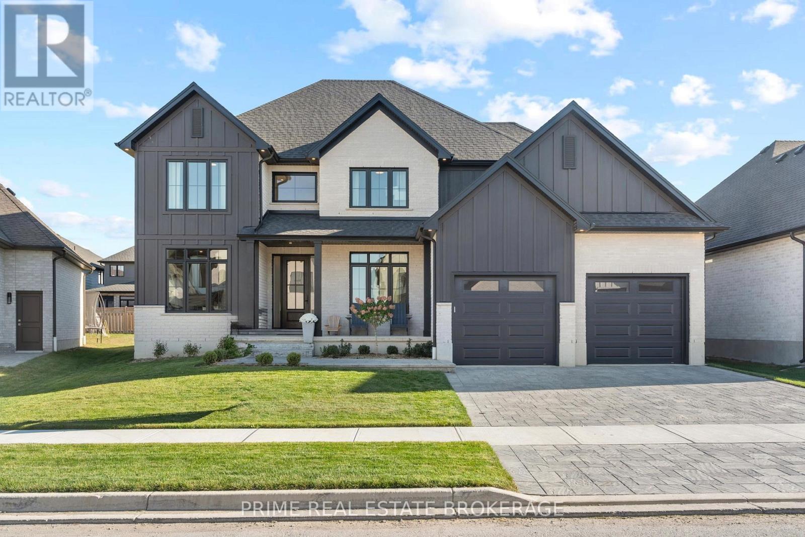 MLS® listing #29431753 for sale located at 1969 BUROAK CRESCENT