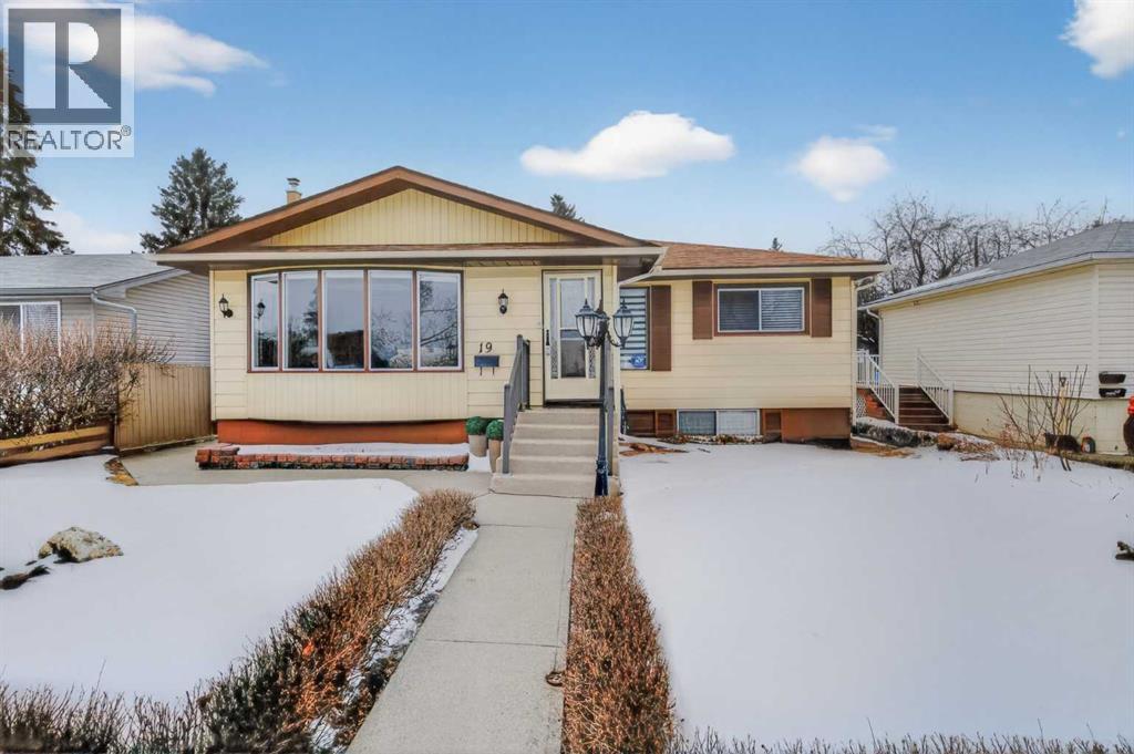 MLS® listing #29431791 for sale located at 19 Beaupre Crescent NW