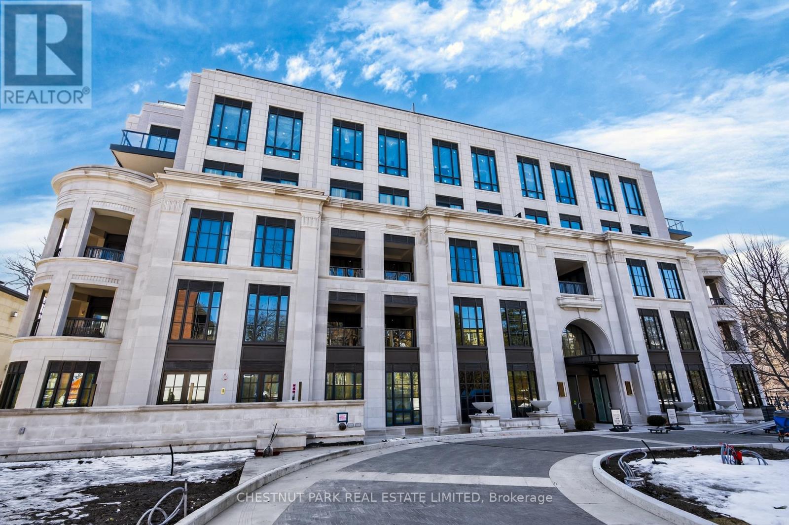 MLS® listing #29435639 for sale located at 202 - 77 CLARENDON AVENUE