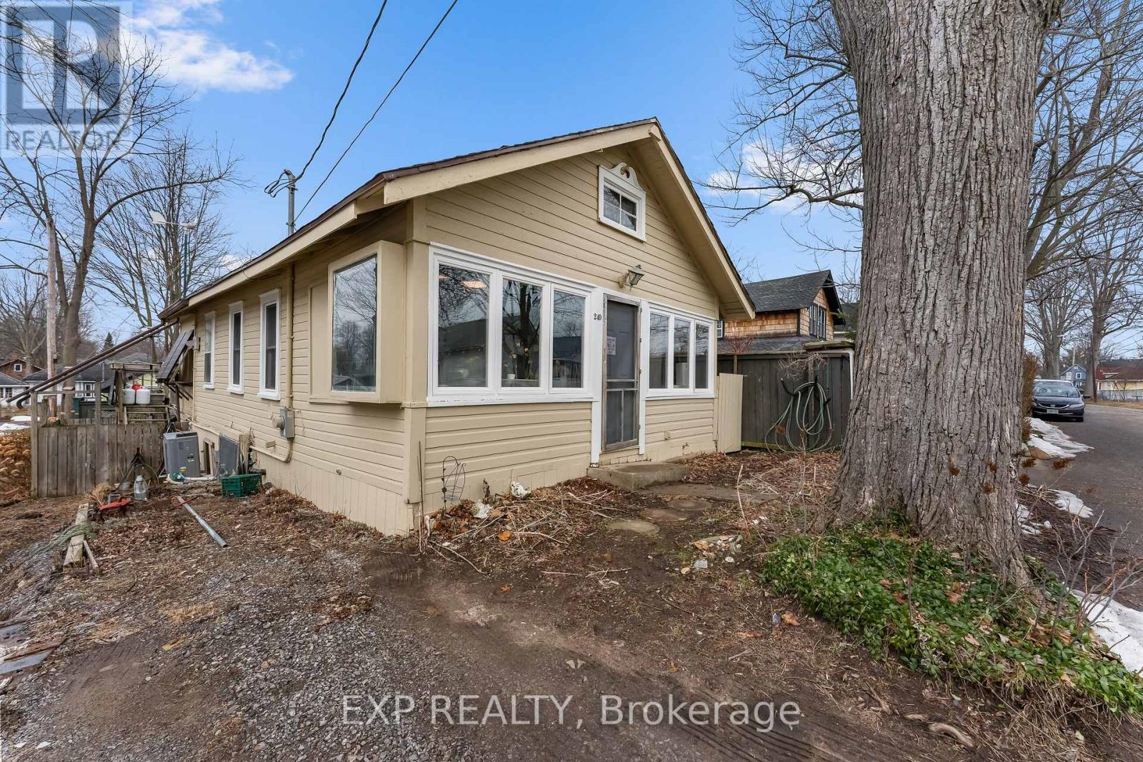 MLS® listing #29437629 for sale located at 240 LINCOLN ROAD W