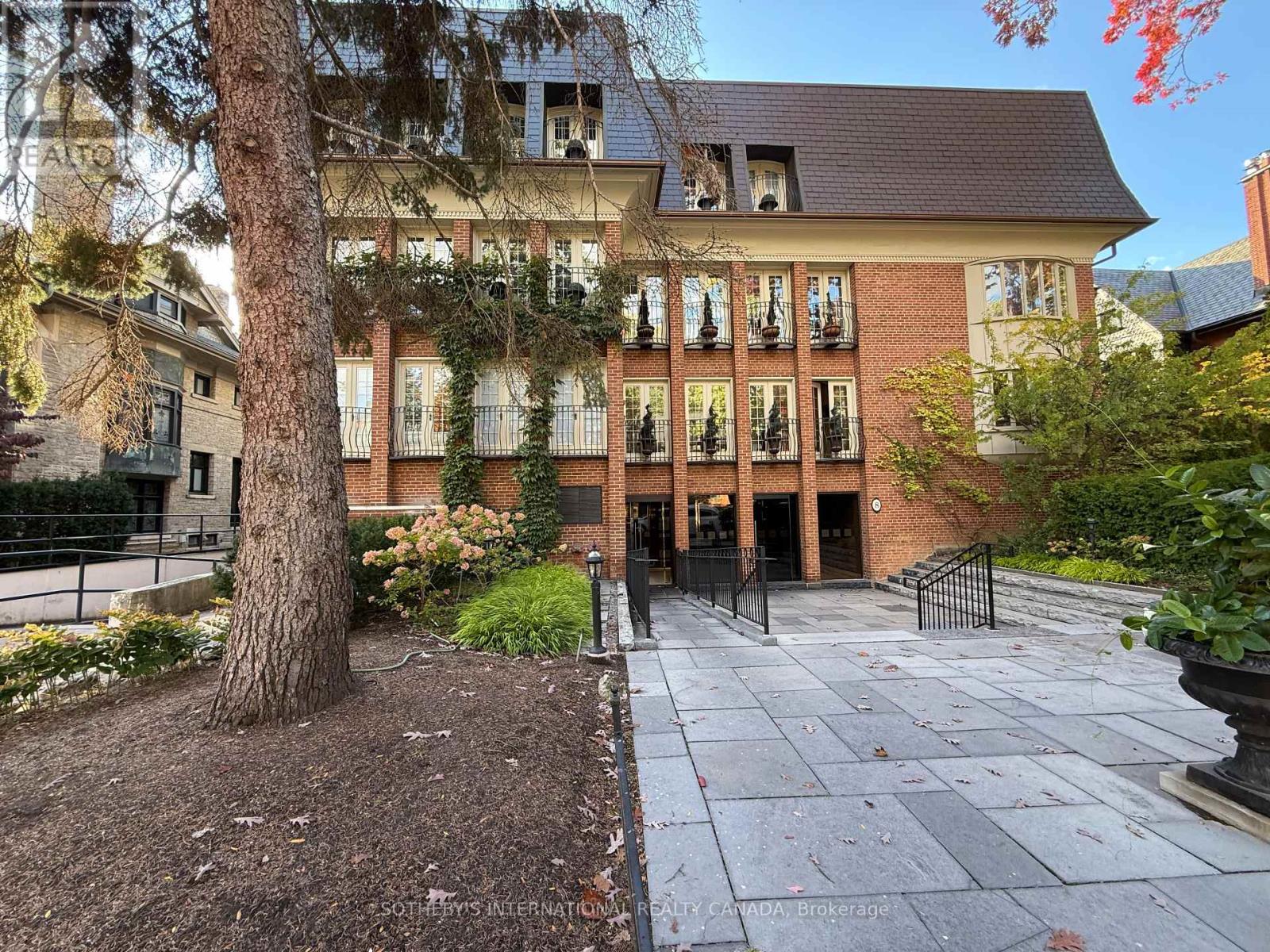 MLS® listing #29440043 for sale located at 202 - 8 HAWTHORN AVENUE