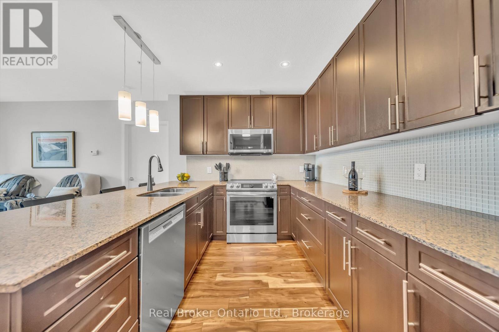 MLS® listing #29449721 for sale located at 214 - 188 KING STREET S