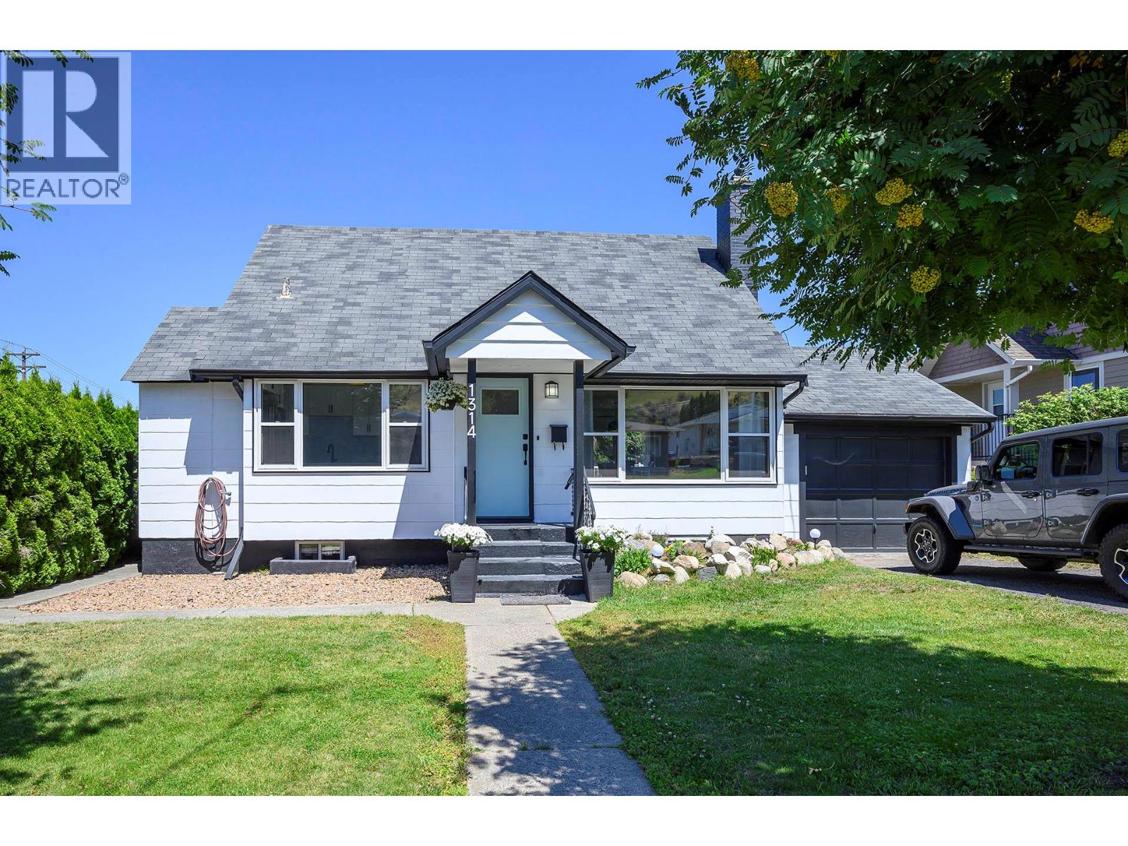 MLS® listing #29456508 for sale located at 1314 PINE Crescent