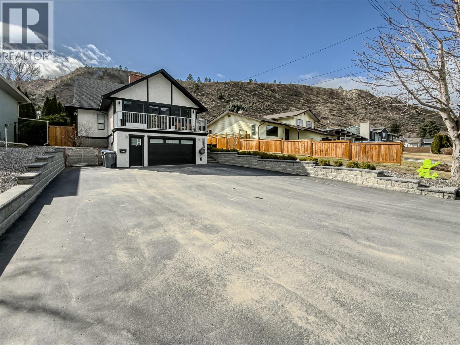 MLS® listing #29459593 for sale located at 2485 Valleyview Drive