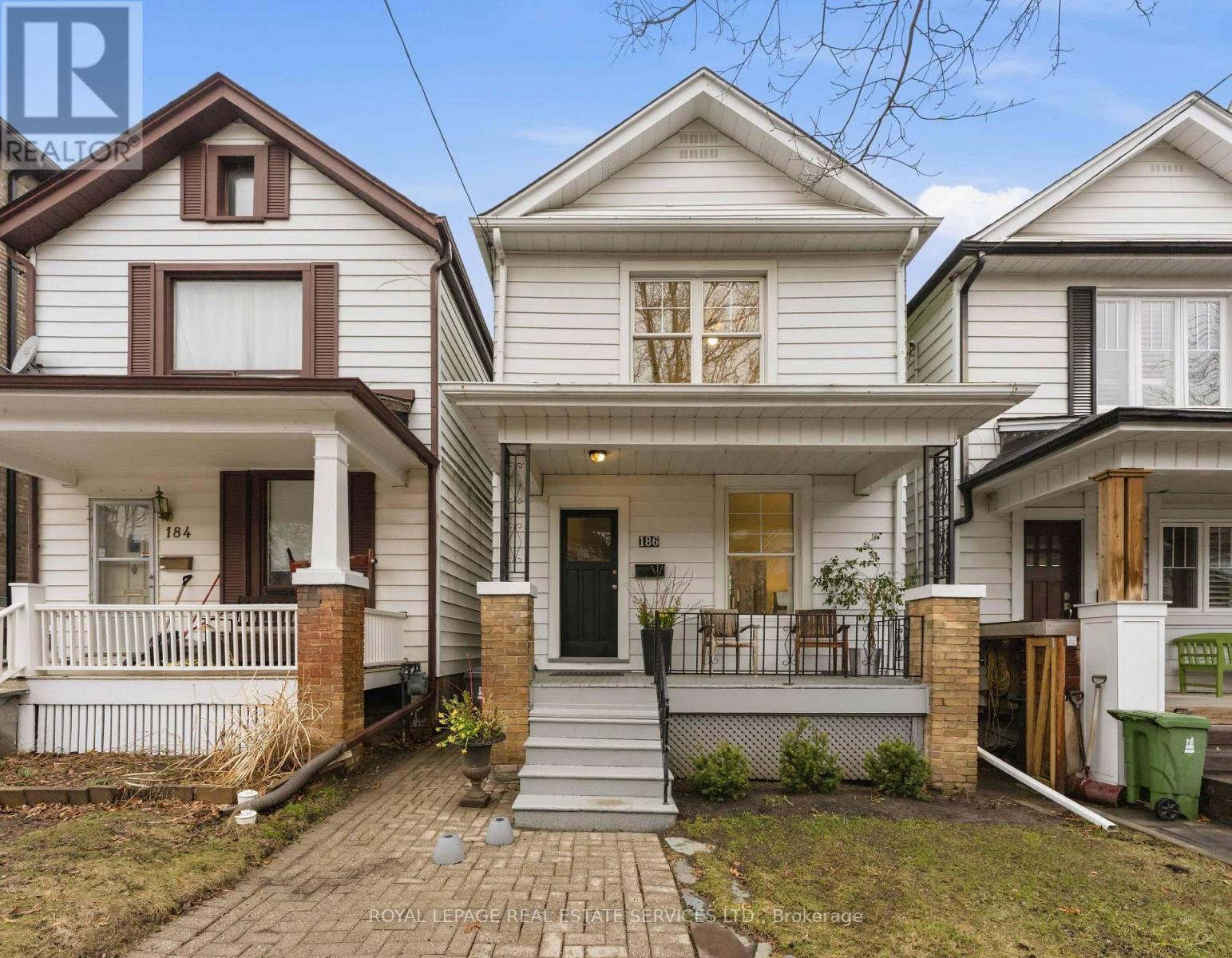 MLS® listing #29461135 for sale located at 186 ROSLIN AVENUE