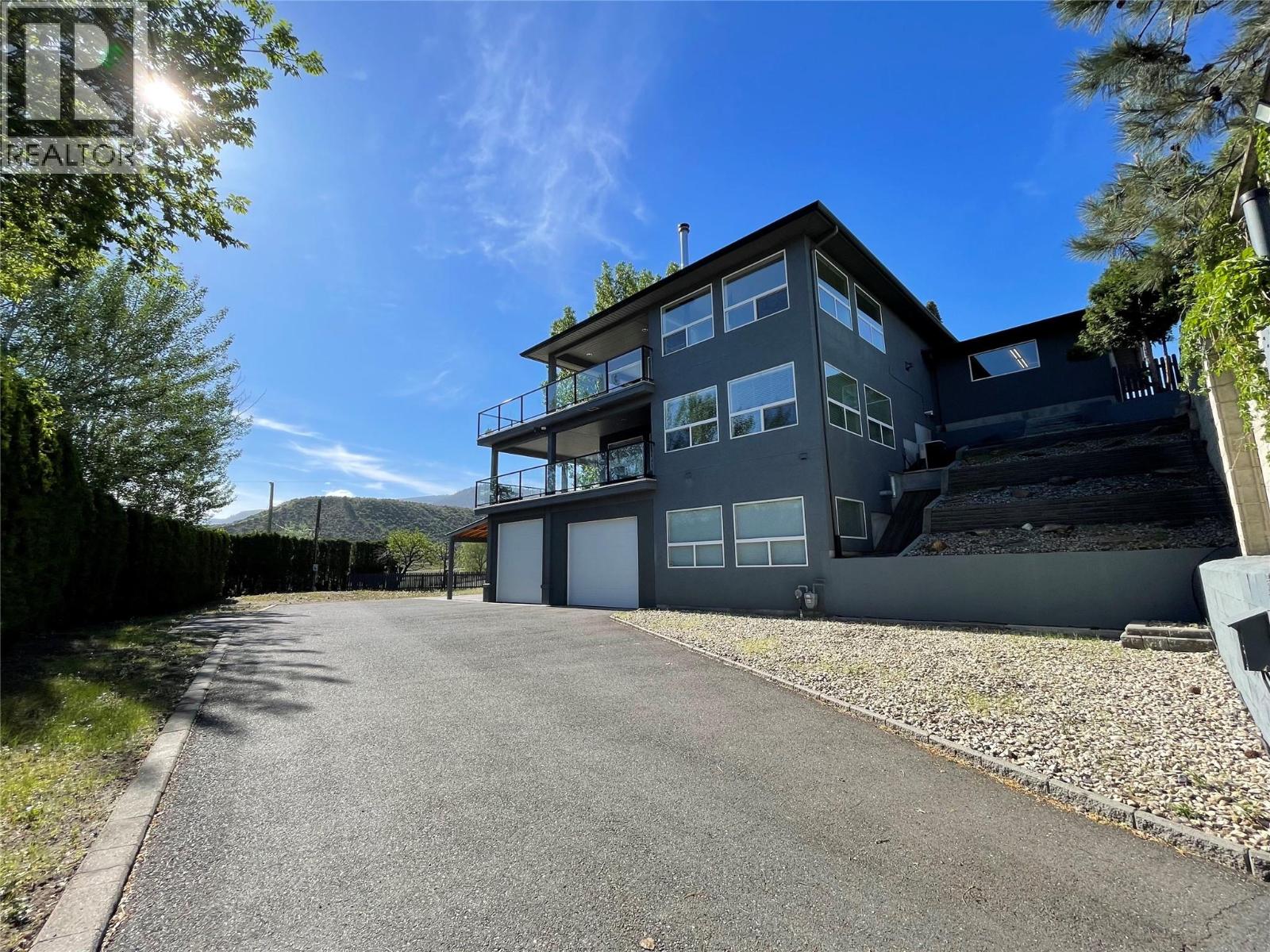 MLS® listing #29463607 for sale located at 1491 Pine Crescent