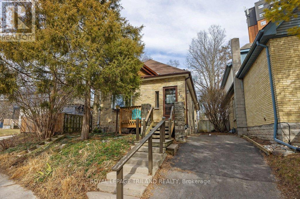 MLS® listing #29466712 for sale located at 105 WALNUT STREET