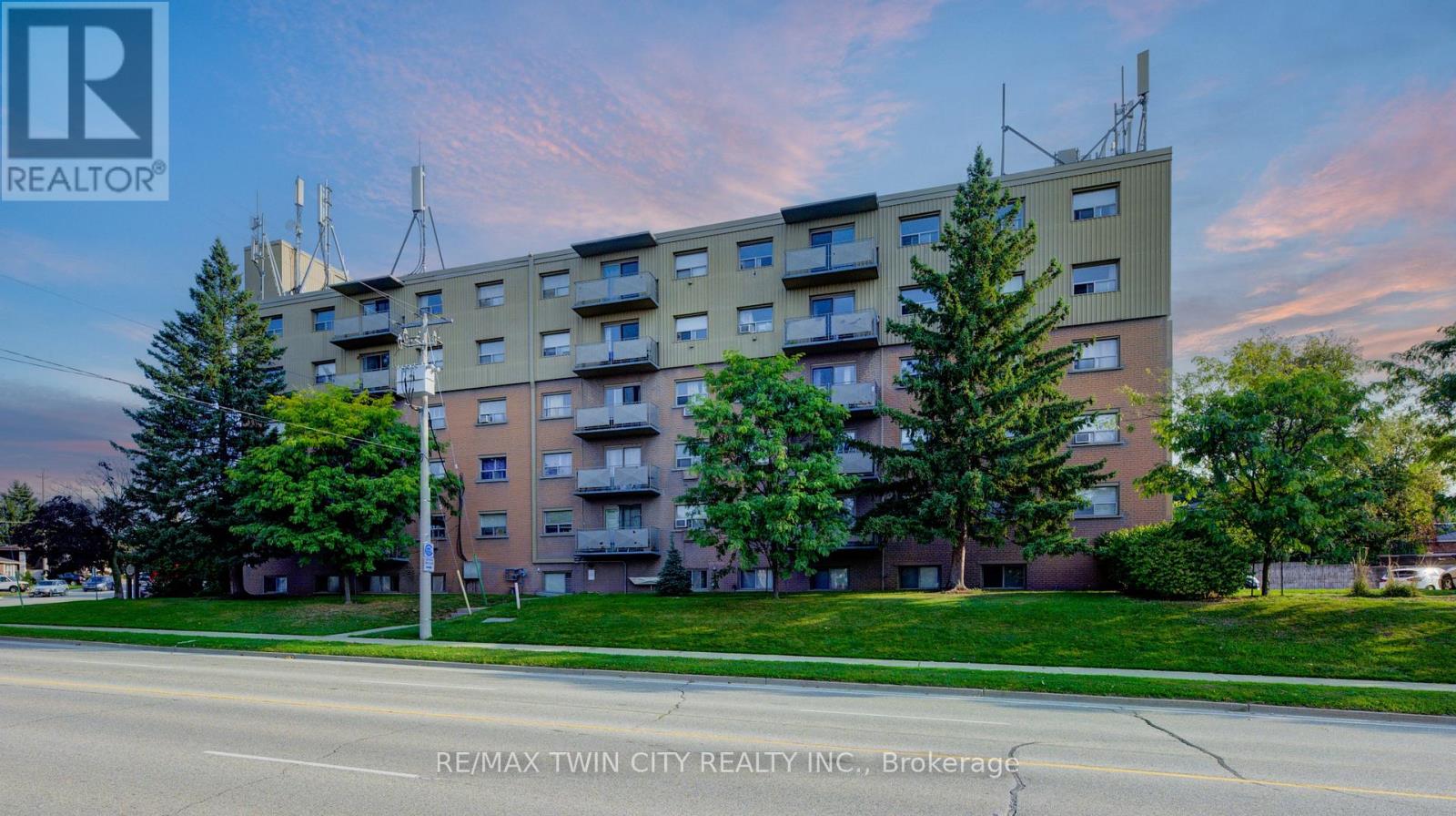 MLS® listing #29468096 for sale located at 201 - 283 FAIRWAY ROAD N