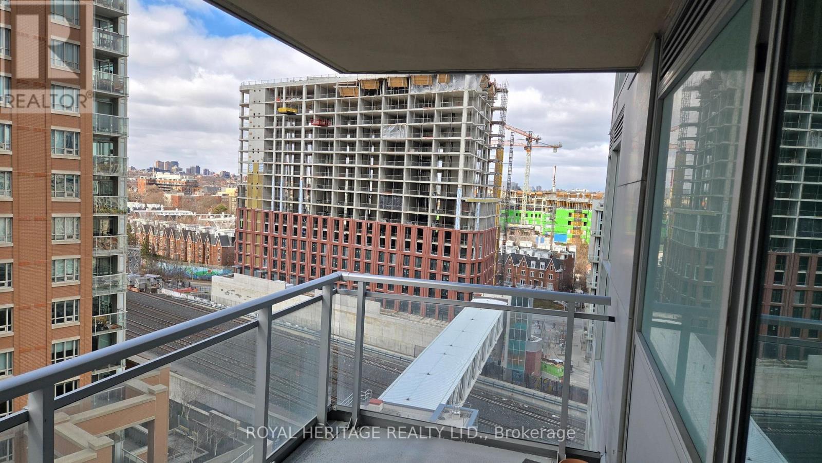 MLS® listing #29469125 for sale located at 1007 - 100 WESTERN BATTERY ROAD