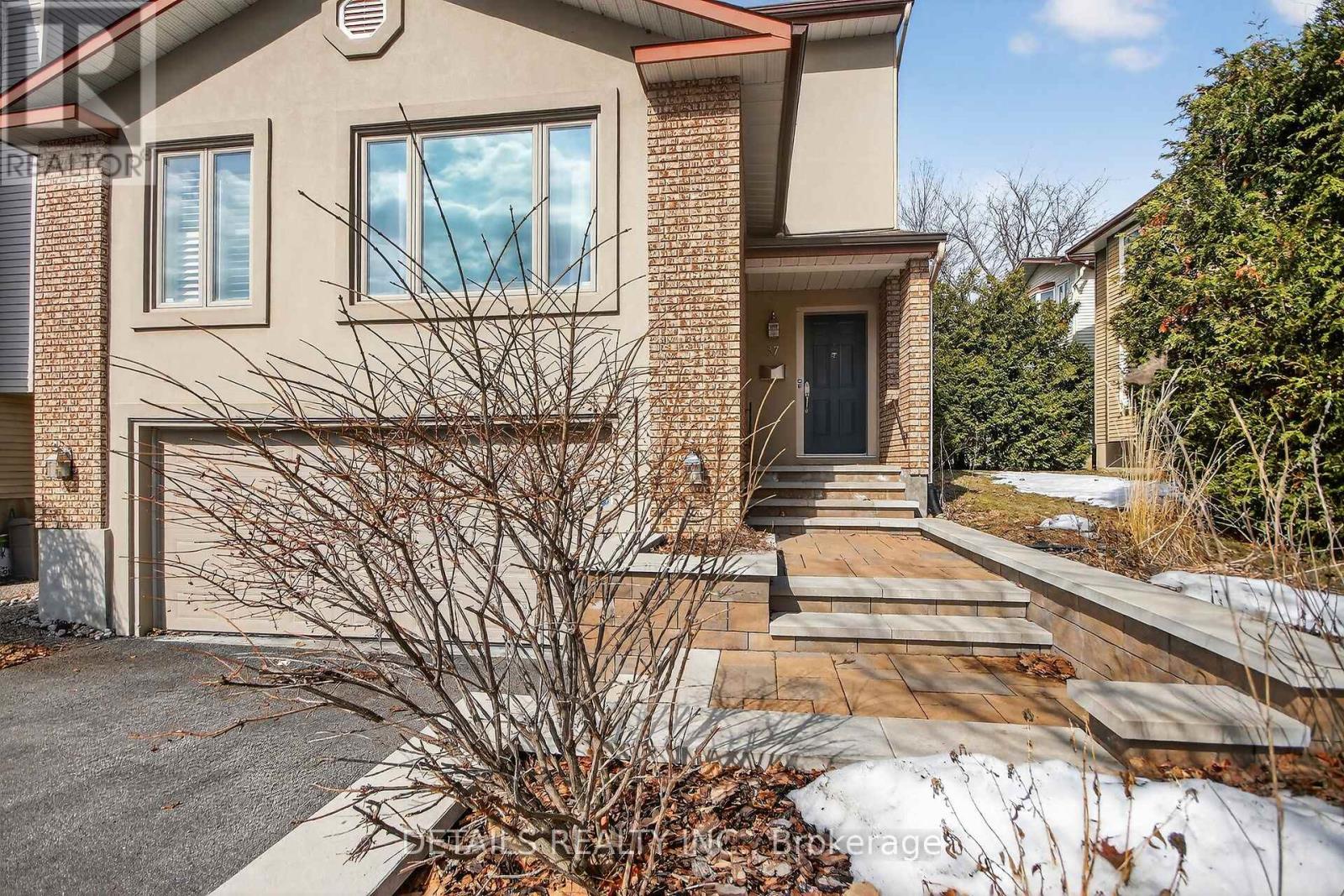 MLS® listing #29471494 for sale located at 37 GILLESPIE CRESCENT N