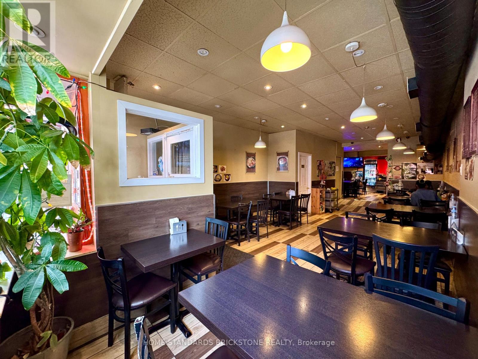 MLS® listing #29472297 for sale located at 586 BLOOR STREET W