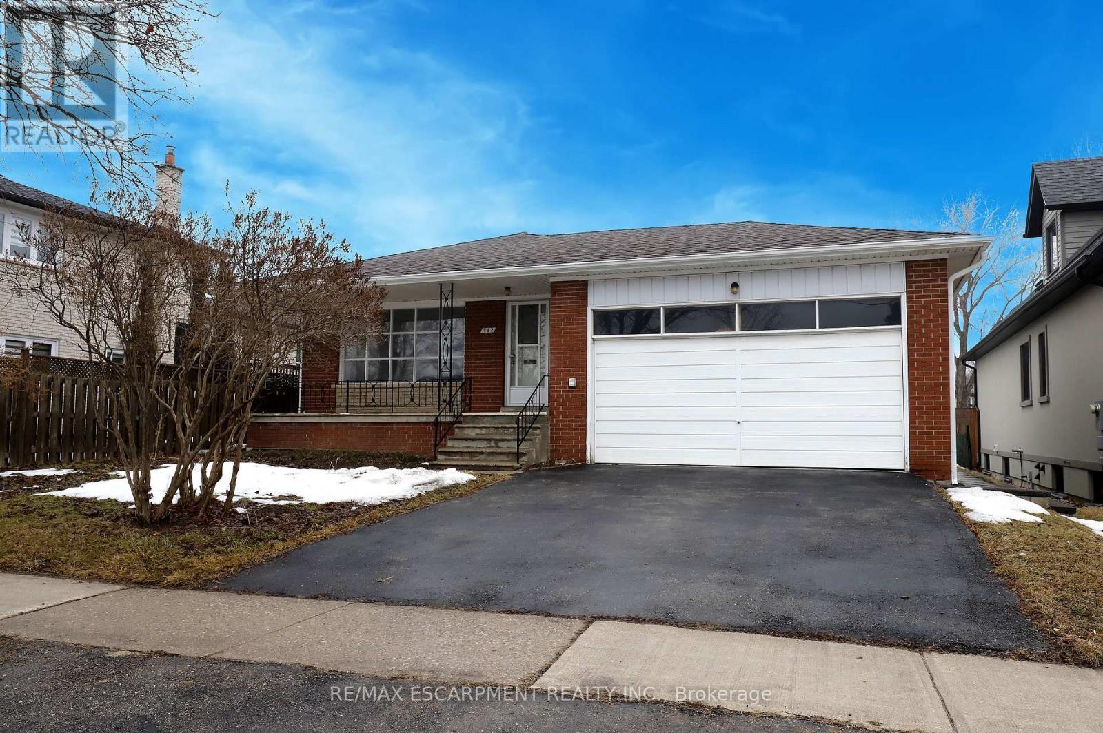 MLS® listing #29472861 for sale located at 952 MISSISSAUGA VALLEY BOULEVARD