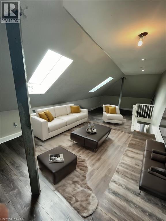 MLS® listing #29473488 for sale located at 17 VICTORIA Avenue Unit# Upper