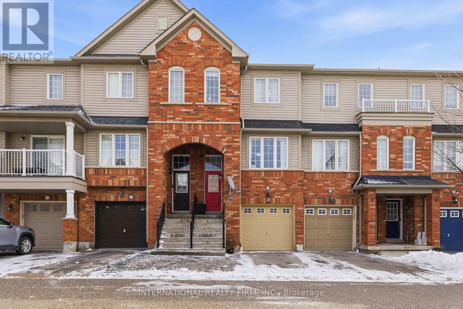 MLS® listing #29478986 for sale located at 35 VENTURA LANE