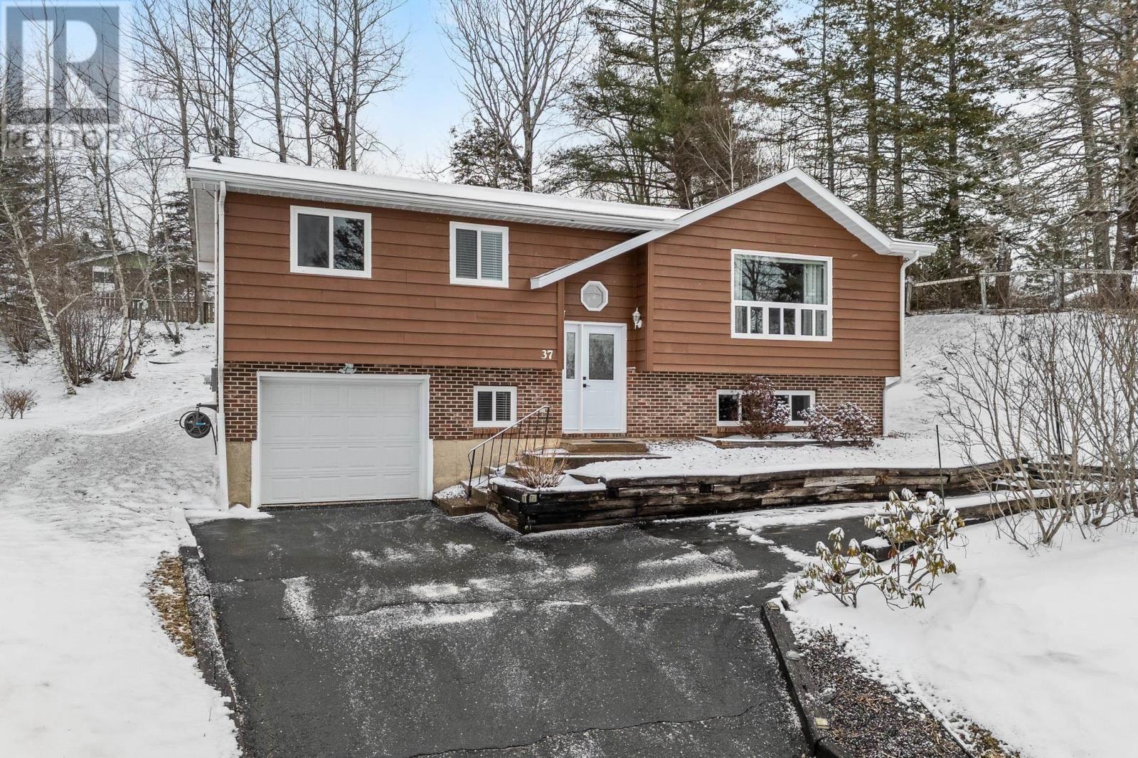 MLS® listing #29479138 for sale located at 37 Hillcrest Avenue