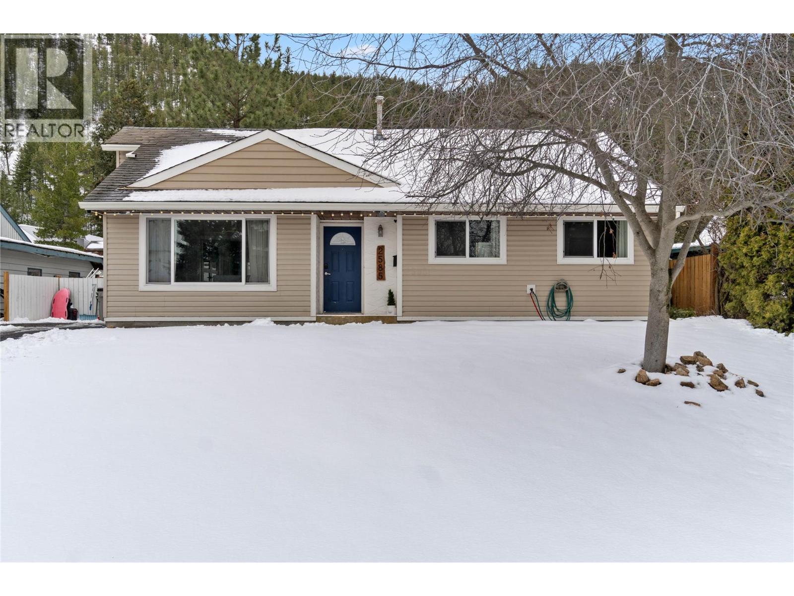 MLS® listing #29481527 for sale located at 2585 QU'APPELLE Boulevard