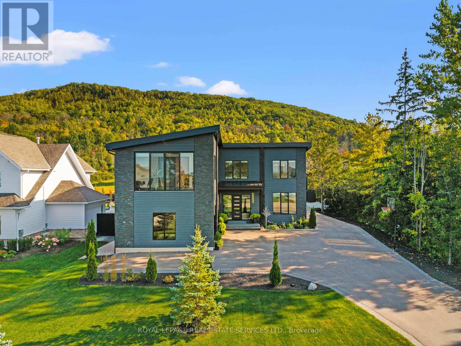 MLS® listing #29484409 for sale located at 118 BARTON BOULEVARD