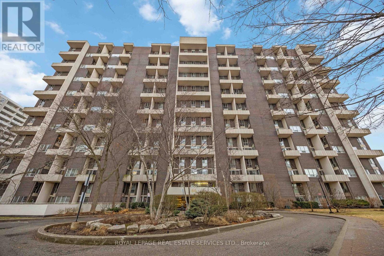 MLS® listing #29484733 for sale located at 808 - 60 SOUTHPORT STREET