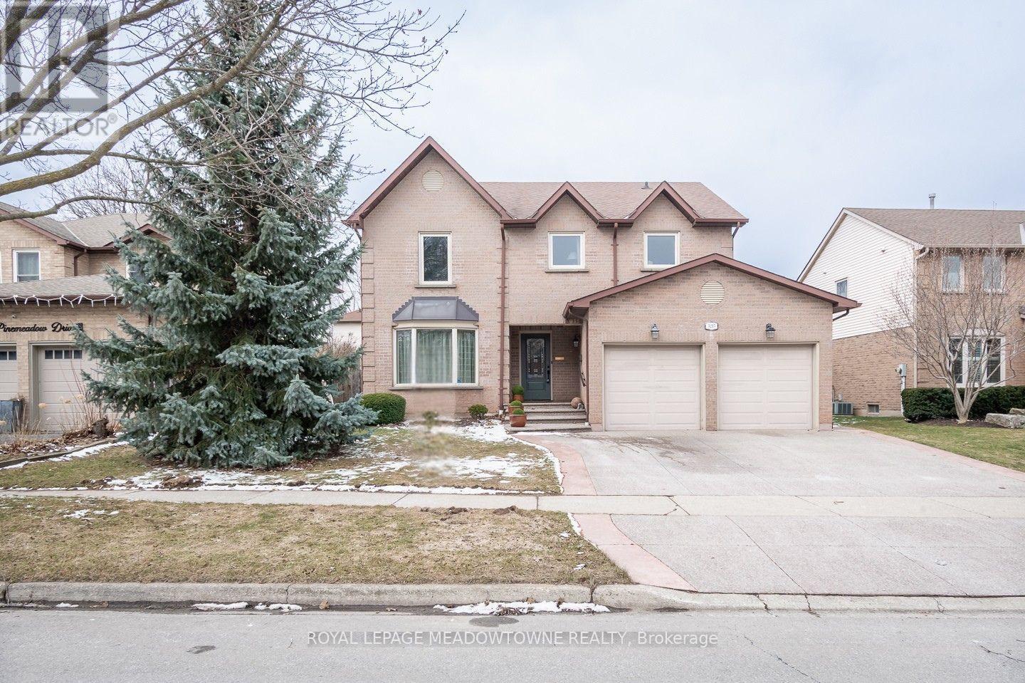 MLS® listing #29490800 for sale located at 3215 PINEMEADOW DRIVE