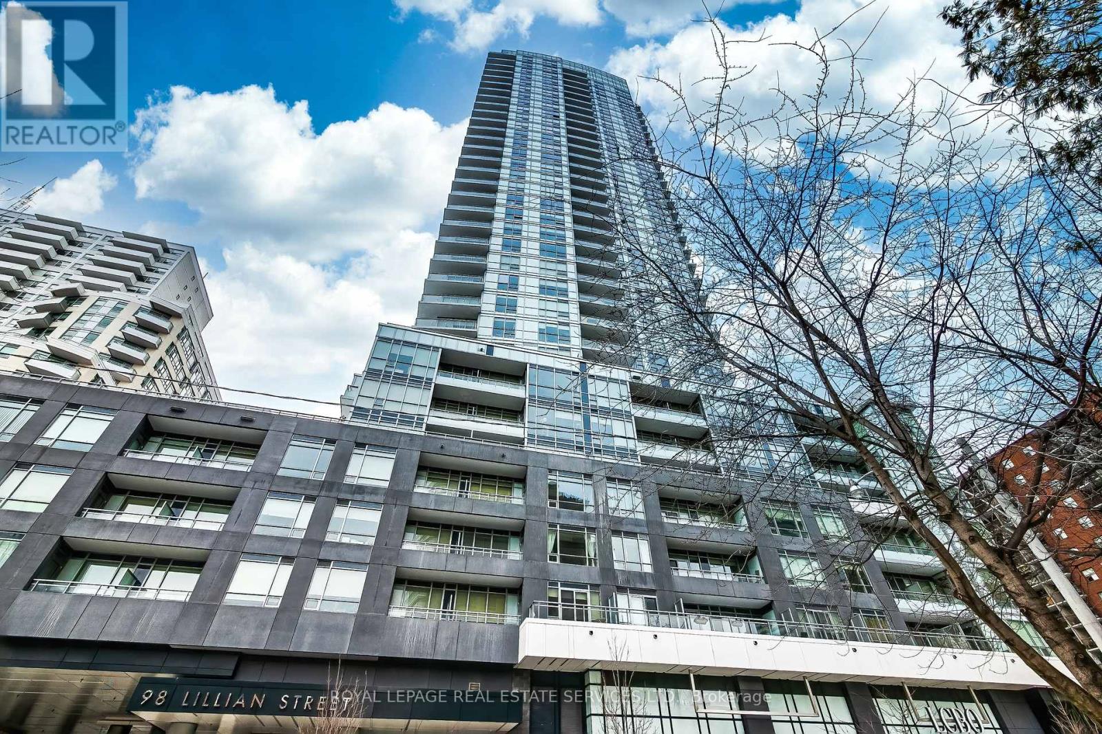 MLS® listing #29490922 for sale located at 208 - 98 LILLIAN STREET